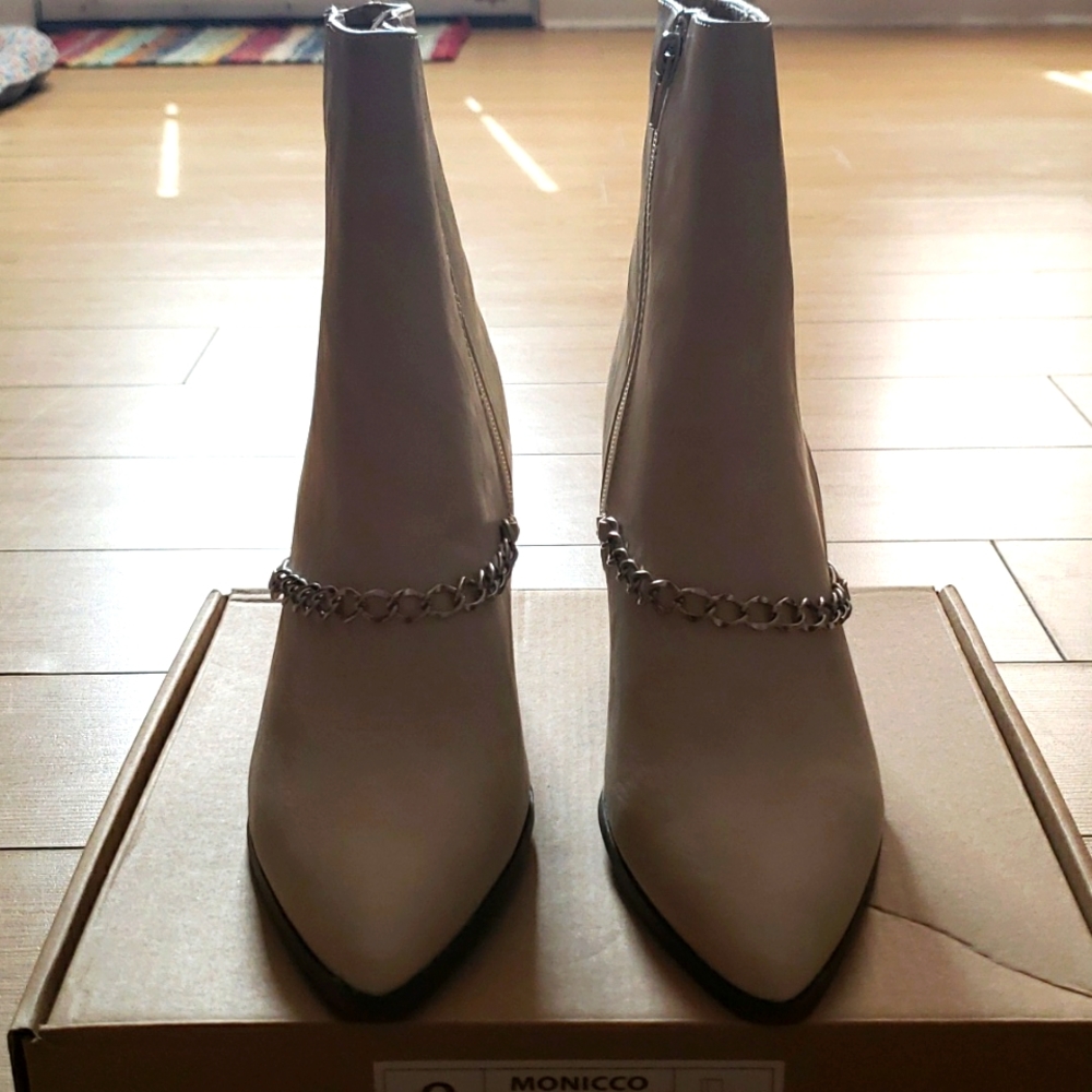 Ladies Size 9 Monicco boots
